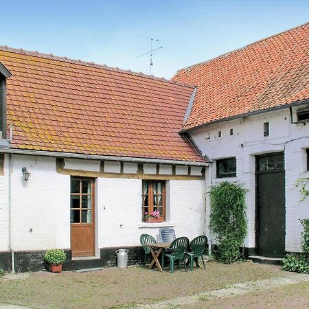 3 Bedroom Beautiful Home In Hames Boucres Екстериор снимка