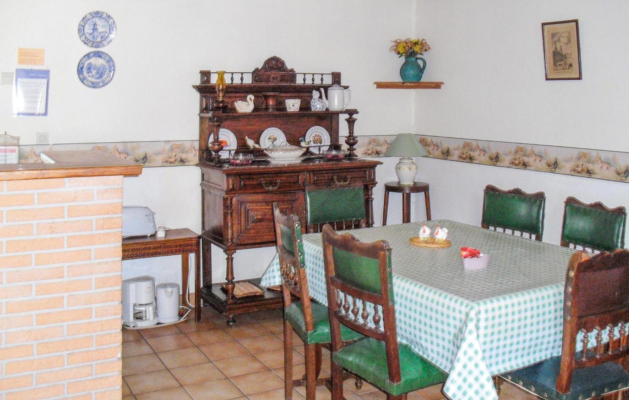 3 Bedroom Beautiful Home In Hames Boucres Екстериор снимка